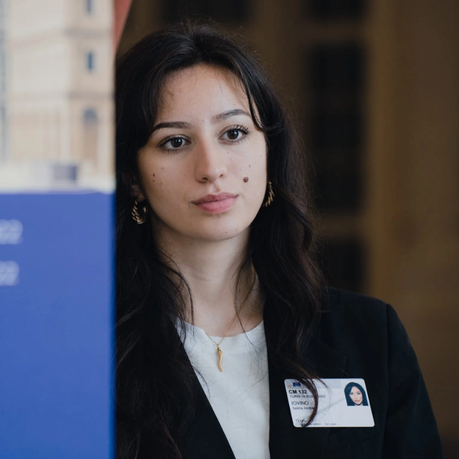 Hostess ToGet4U giovane e professionale al congresso dei Ministri d'Europa a Torino