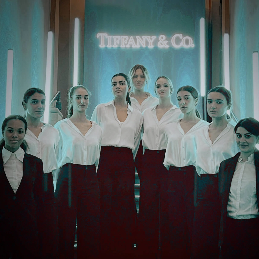 Giovani hostess di bella presenza selezionate da ToGet4U per l'evento del brand Tiffany & Co. a Bologna